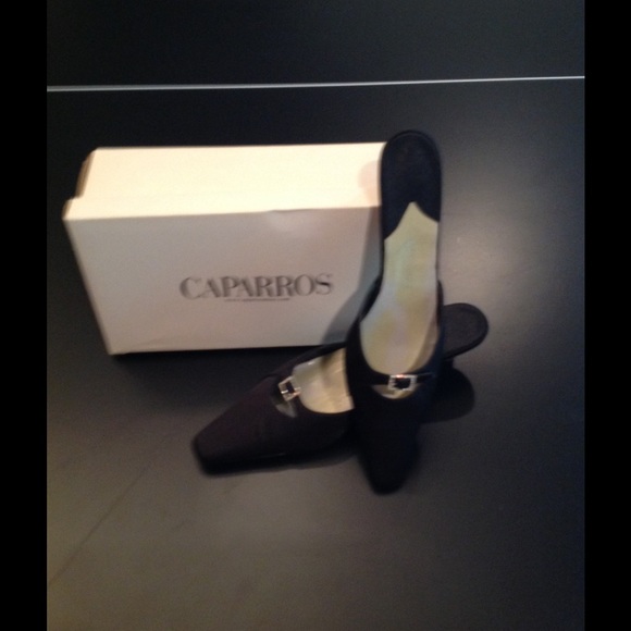 COPY - VERY PRETTY SIZE 10 CAPARROS SATIN KITTEN HEELS - Picture 1 of 4